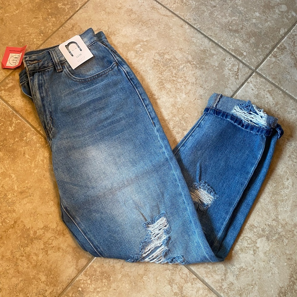 Nature denim NWT only worn to try on and they fit smaller with little stretch.